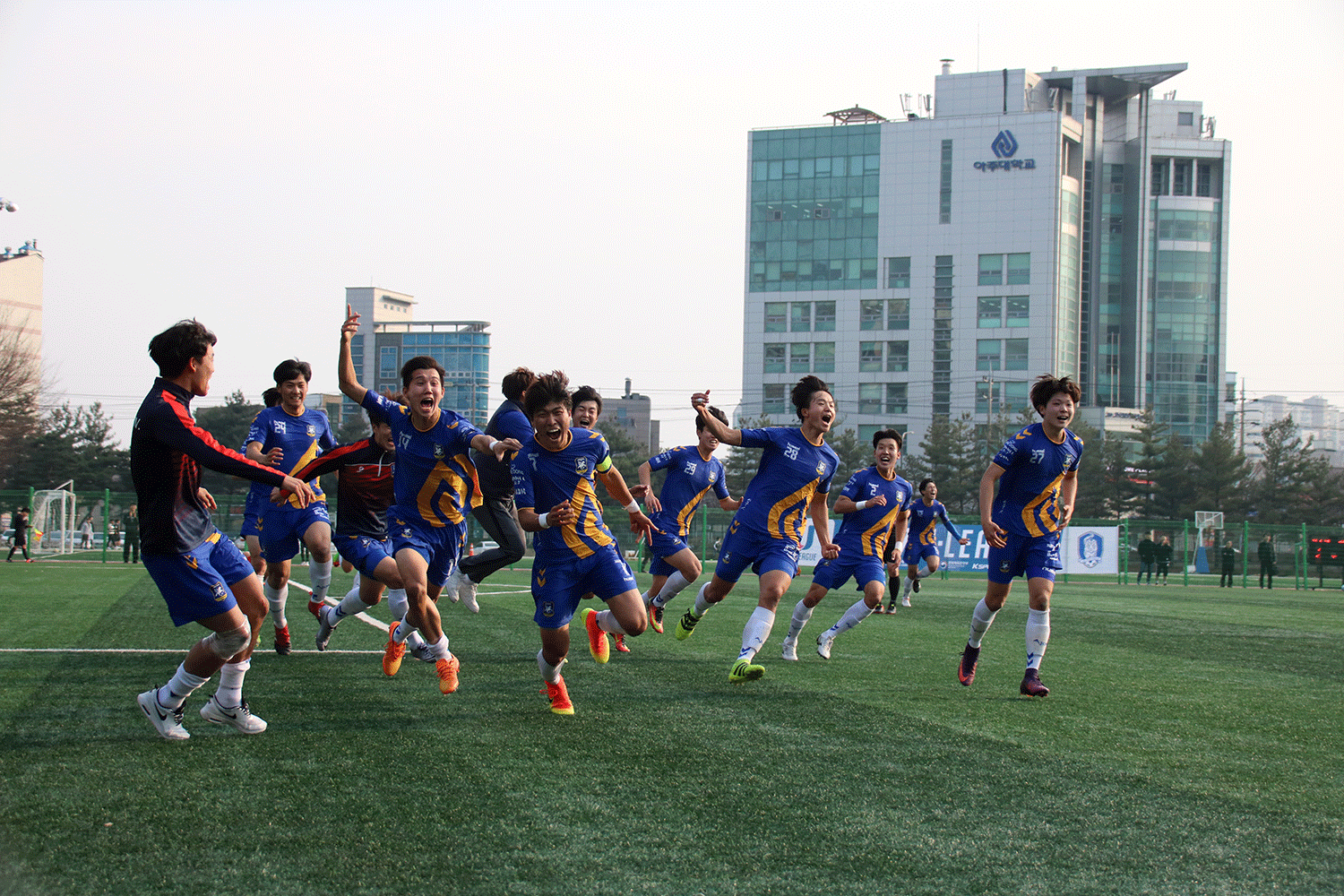 아주대학교 축구부 소개 이미지