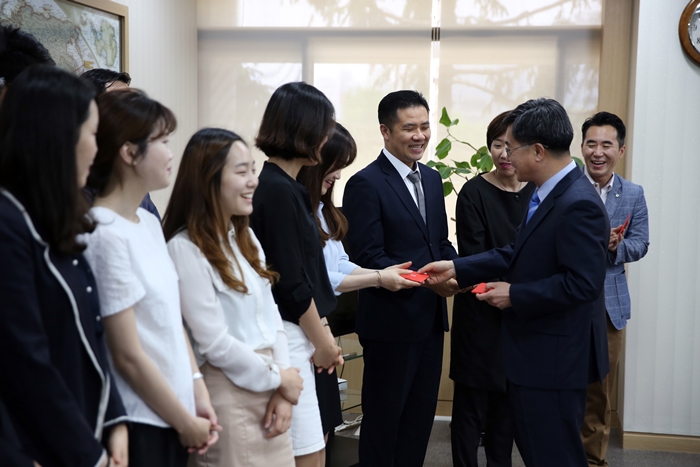 [16.05.31] 조코위 대통령 방문 성공적으로 준비한 부서들, 이달의 부서로 선정