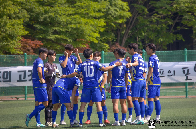 [사진: 아주대학교 축구부 프런트]