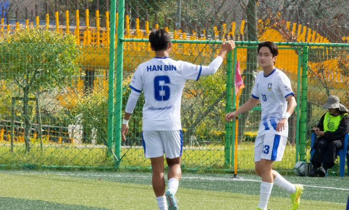 [사진: 아주대학교 축구부 프런트]